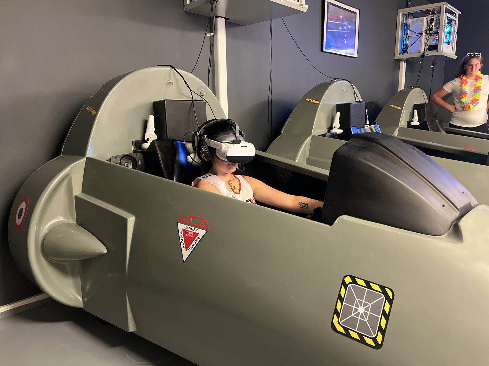 Une pilote en immersion dans le cockpit du Mirage 2000 chez Team Square